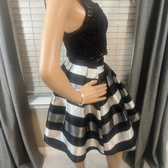My Michelle 2 Piece Semi-Formal
Formal Junior Dress - Picture 7 of 16